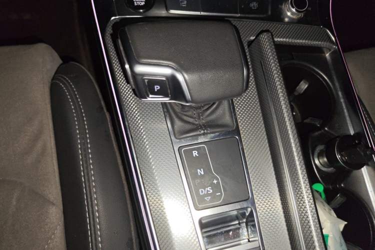 Used Audi A6L 2023 Revised 40 TFSI Luxury Dynamic Edition Gear Lever