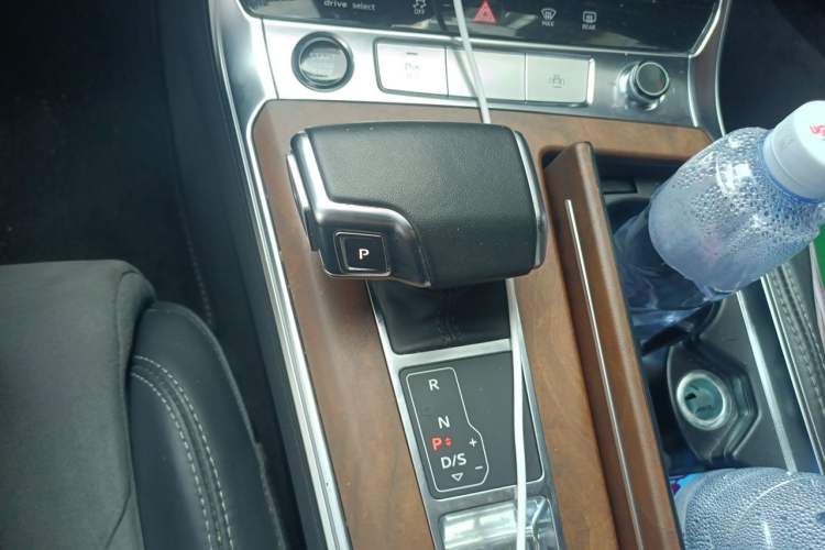 Used Audi A6L 2023 45 TFSI quattro Prestige Dynamic Edition Gear Lever