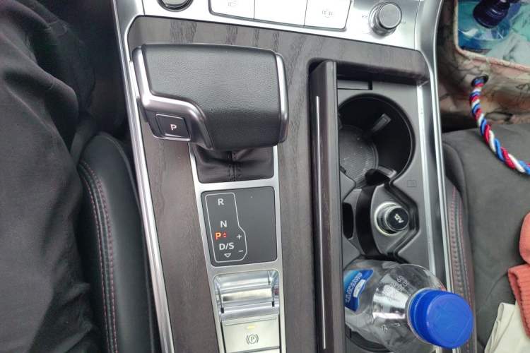 Used Audi A6L 2023 Revised Edition 45 TFSI quattro Prestige Dynamic Version Gear Lever