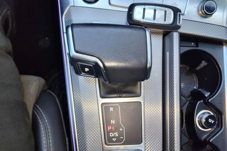 Used Audi A6L 2023 40 TFSI Luxury Dynamic Model Gear Lever