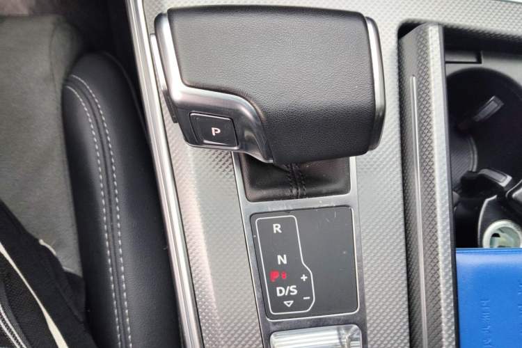 Used Audi A6L 2023 Revised 40 TFSI Luxury Dynamic Edition Gear Lever