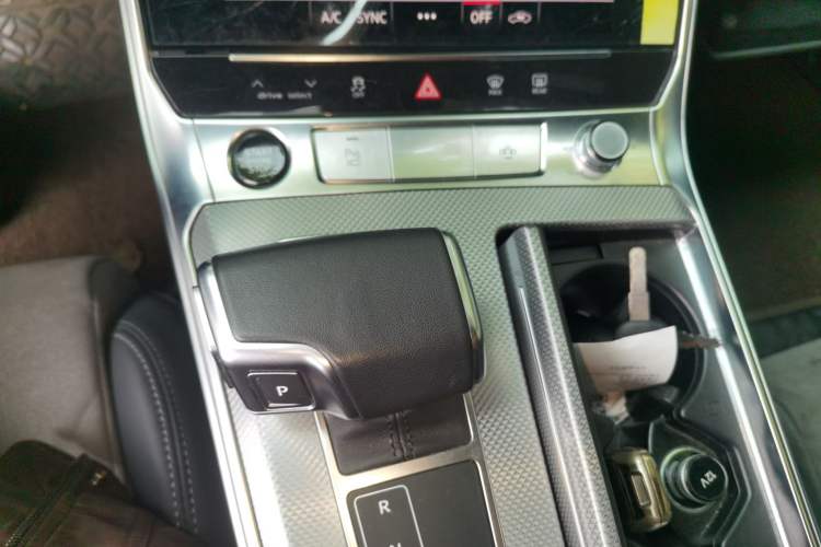 Used Audi A6L 2023 40 TFSI Luxury Dynamic Model Gear Lever