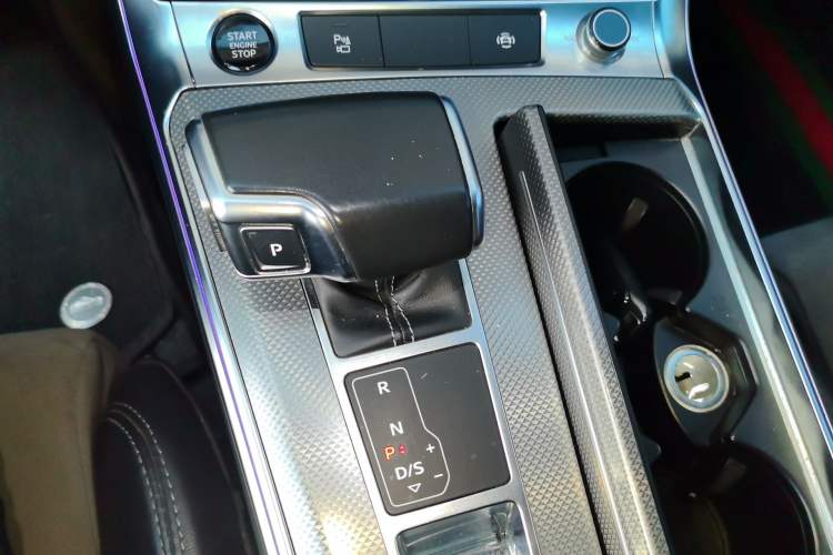 Used Audi A6L 2023 40 TFSI Luxury Dynamic Model Gear Lever