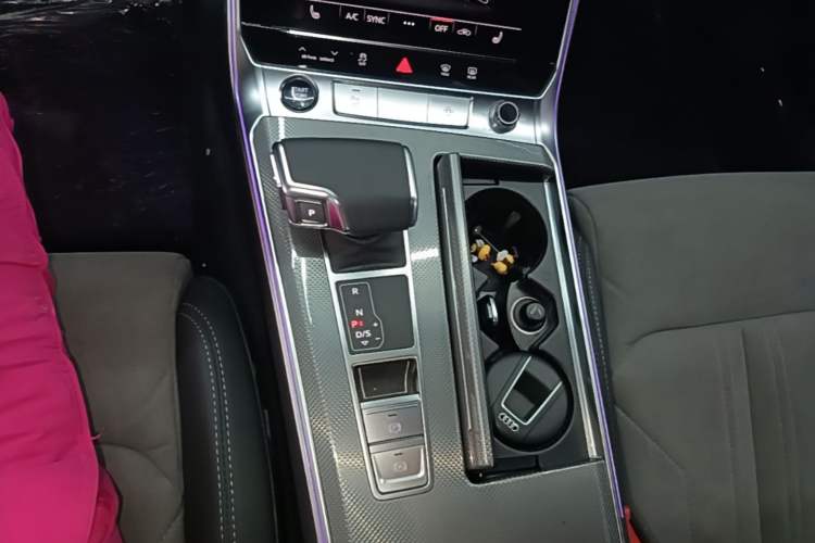 Used Audi A6L 2023 40 TFSI Luxury Dynamic Model Gear Lever