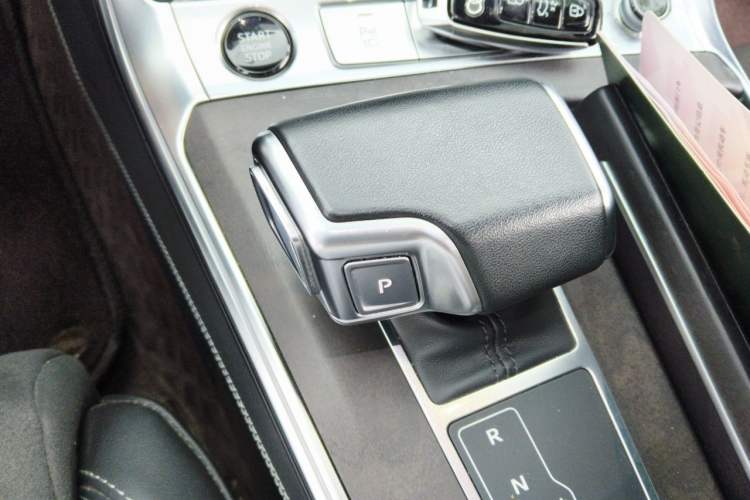 Used Audi A6L 2023 Updated 55 TFSI quattro Prestige Dynamic Edition Gear Lever