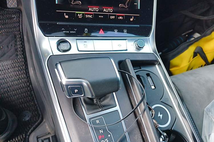 Used Audi A6L 2023 45 TFSI quattro Prestige Dynamic Edition Gear Lever