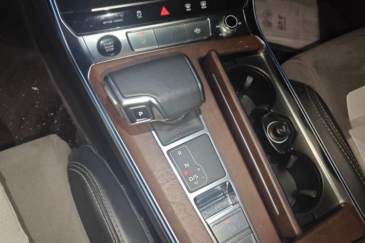 Used Audi A6L 2023 45 TFSI quattro Prestige Dynamic Edition Gear Lever
