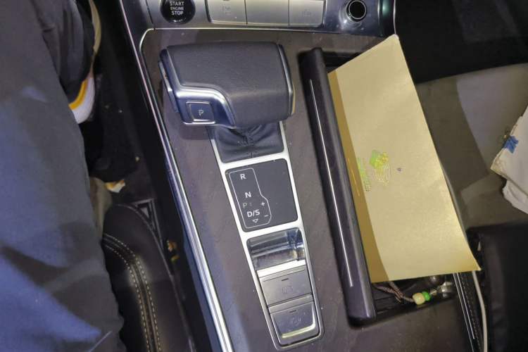 Used Audi A6L 2023 Revised 45 TFSI Prestige Dynamic Edition Gear Lever