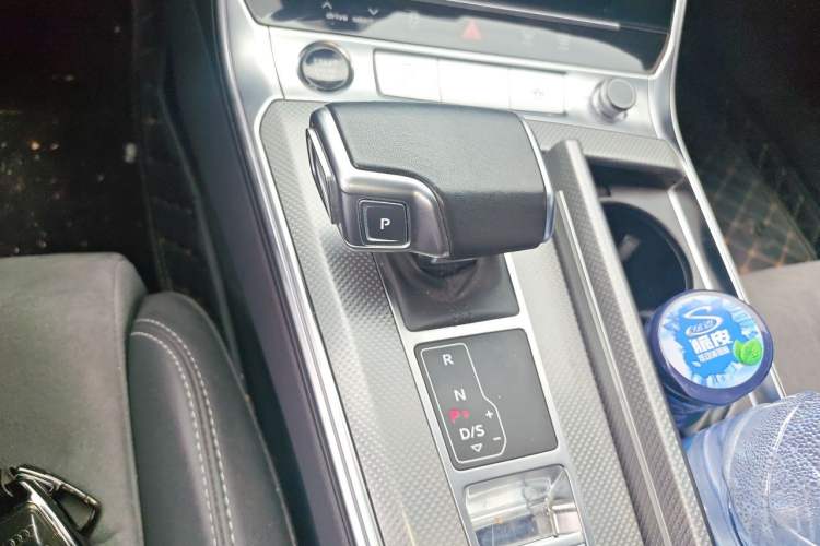 Used Audi A6L 2023 40 TFSI Luxury Dynamic Model Gear Lever
