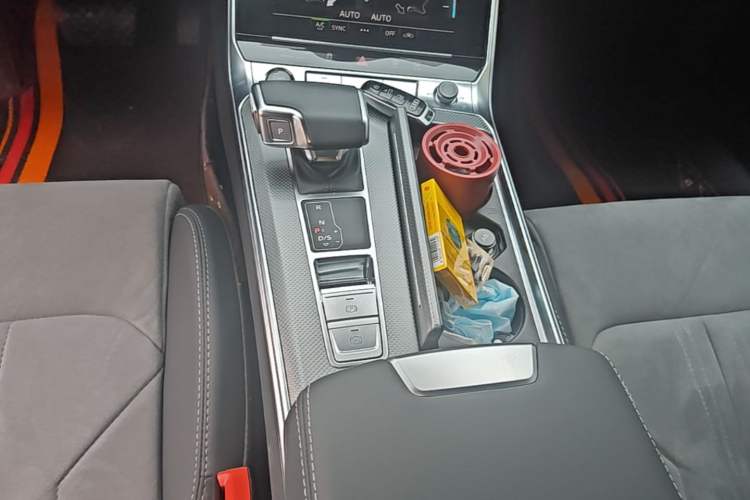 Used Audi A6L 2023 40 TFSI Luxury Dynamic Model Gear Lever