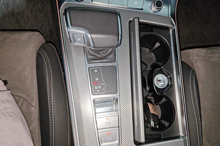 Used Audi A6L 2023 40 TFSI Luxury Dynamic Model Gear Lever