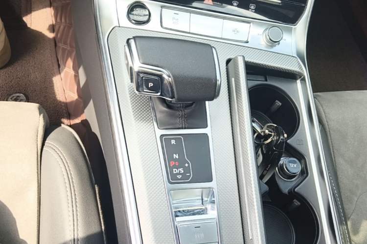 Used Audi A6L 2023 Revised 40 TFSI Luxury Dynamic Edition Gear Lever
