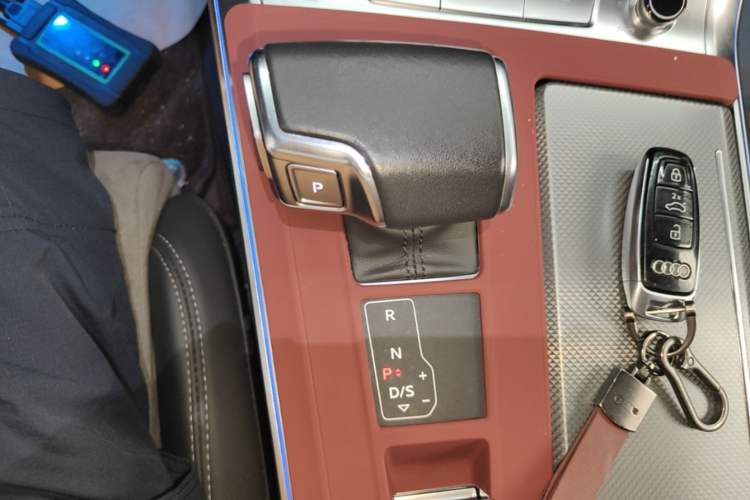 Used Audi A6L 2023 Revised 40 TFSI Luxury Dynamic Edition Gear Lever