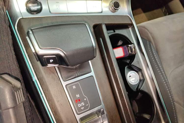 Used Audi A6L 2023 40 TFSI Luxury Dynamic Model Gear Lever