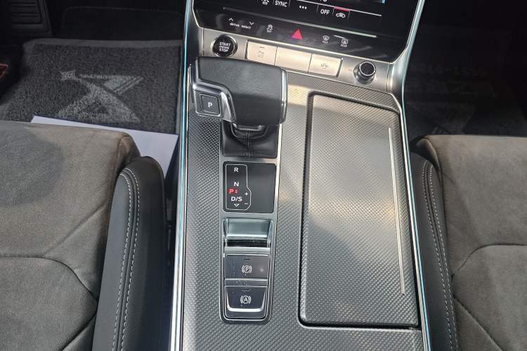 Used Audi A6L 2023 40 TFSI Luxury Dynamic Model Gear Lever