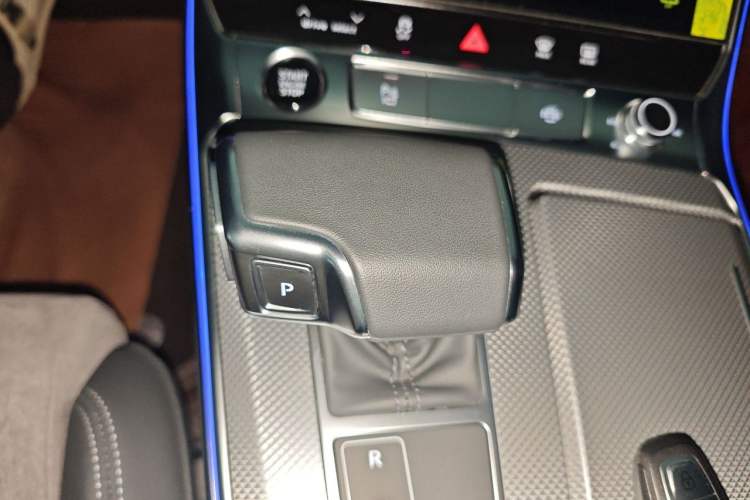 Used Audi A6L 2023 Revised 40 TFSI Luxury Dynamic Edition Gear Lever