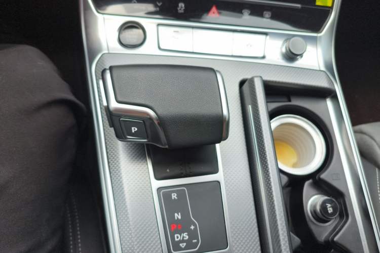 Used Audi A6L 2023 Revised 40 TFSI Luxury Dynamic Edition Gear Lever