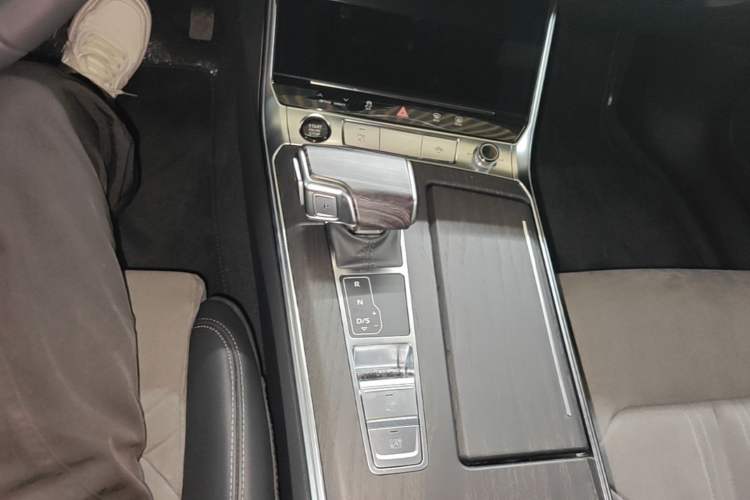 Used Audi A6L 2023 Revised Edition 45 TFSI quattro Prestige Dynamic Version Gear Lever