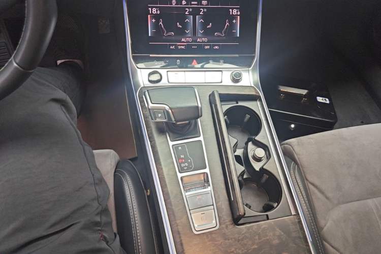 Used Audi A6L 2023 Revised 45 TFSI Prestige Dynamic Edition Gear Lever