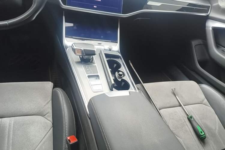 Used Audi A6L 2023 40 TFSI Luxury Dynamic Model Gear Lever