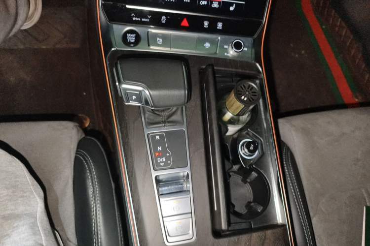 Used Audi A6L 2023 Revised Edition 45 TFSI quattro Prestige Dynamic Version Gear Lever