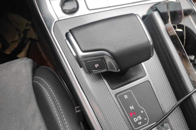 Used Audi A6L 2023 40 TFSI Luxury Dynamic Model Gear Lever