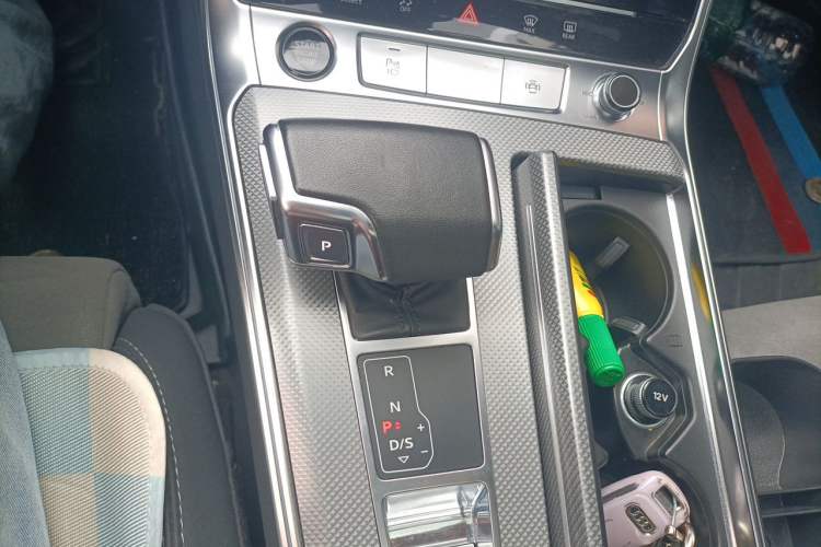 Used Audi A6L 2023 40 TFSI Luxury Dynamic Model Gear Lever