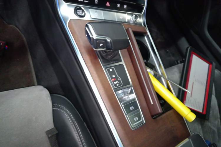 Used Audi A6L 2023 45 TFSI quattro Prestige Dynamic Edition Gear Lever