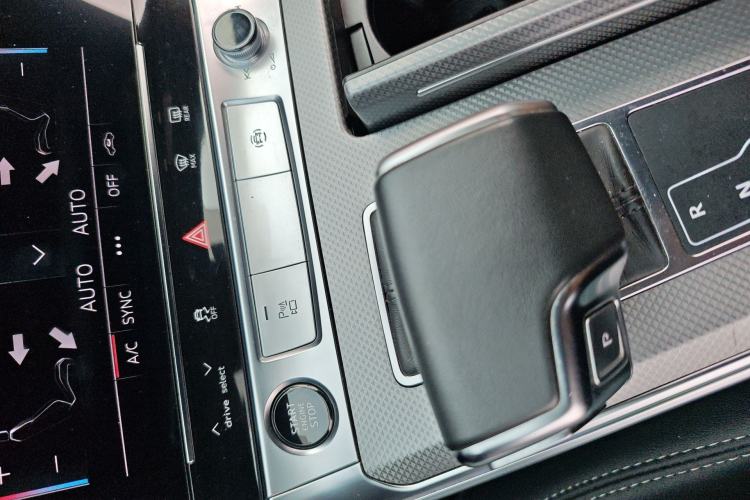 Used Audi A6L 2023 Revised 40 TFSI Luxury Dynamic Edition Gear Lever
