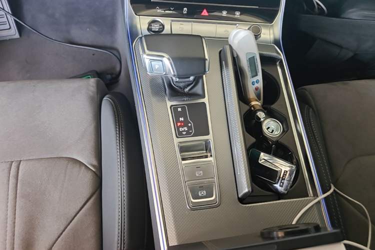 Used Audi A6L 2023 Revised 40 TFSI Luxury Dynamic Edition Gear Lever