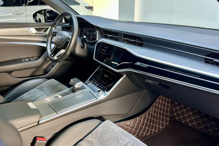 Used Audi A6L 2023 Revised 40 TFSI Luxury Dynamic Edition Interior 4