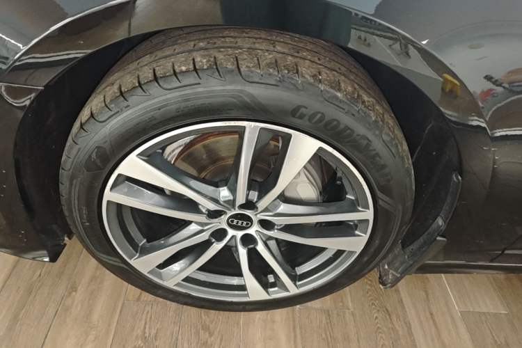 Used Audi A6L 2023 Revised 40 TFSI Luxury Dynamic Edition Left Front Wheel Hub