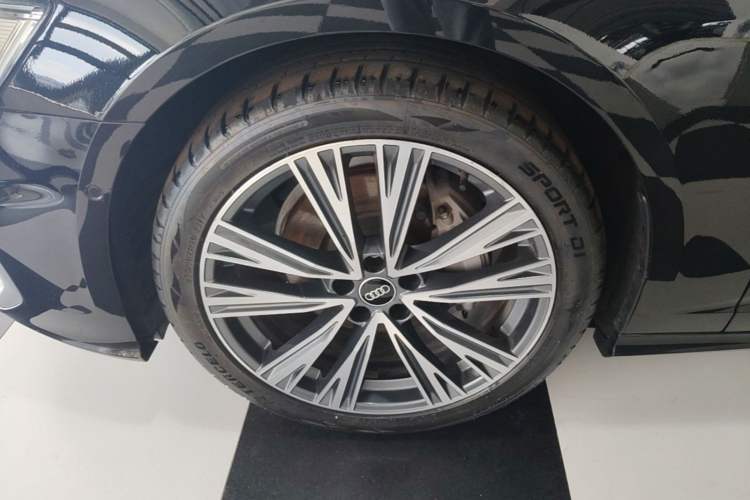Used Audi A6L 2023 Revised Edition 45 TFSI quattro Prestige Dynamic Version Left Front Wheel Hub