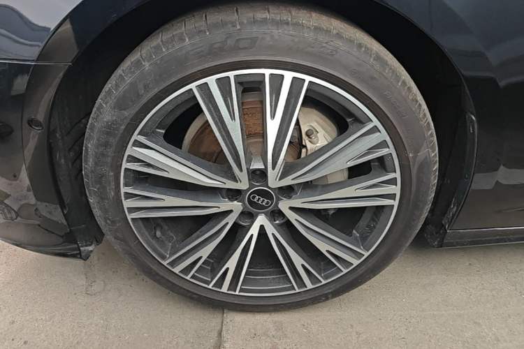 Used Audi A6L 2023 45 TFSI quattro Prestige Dynamic Edition Left Front Wheel Hub