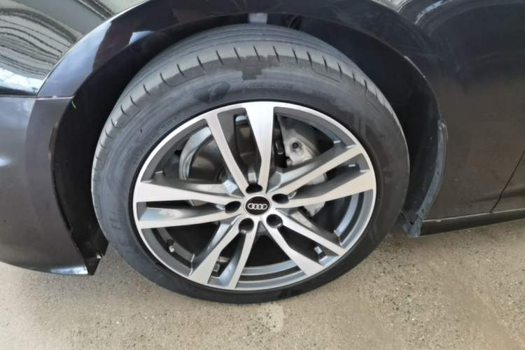 Used Audi A6L 2023 Revised 40 TFSI Luxury Dynamic Edition Left Front Wheel Hub