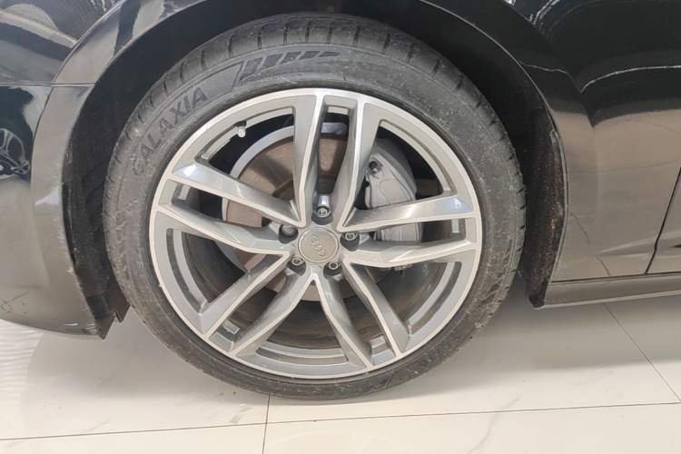 Used Audi A6L 2023 40 TFSI Luxury Dynamic Model Left Front Wheel Hub