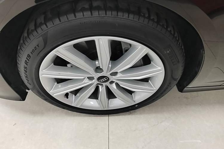 Used Audi A6L 2023 Revised 45 TFSI Prestige Dynamic Edition Left Front Wheel Hub