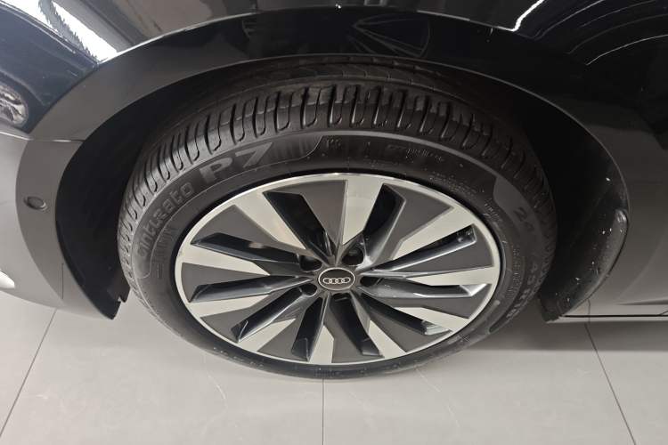 Used Audi A6L 2023 Revised 45 TFSI Prestige Elegant Edition Left Front Wheel Hub