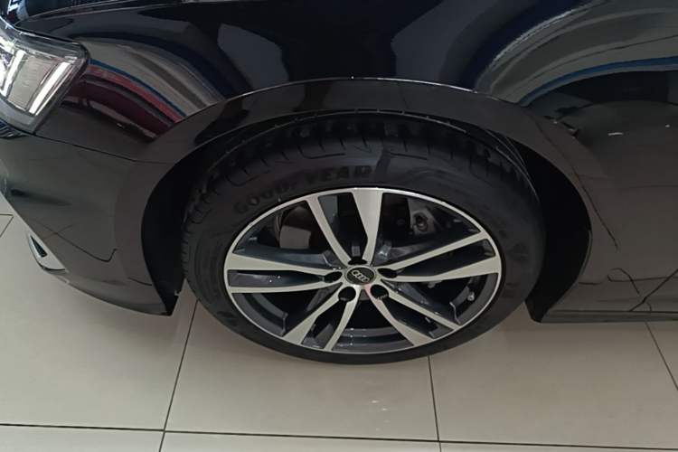 Used Audi A6L 2023 40 TFSI Luxury Dynamic Model Left Front Wheel Hub