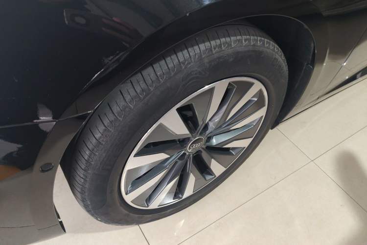 Used Audi A6L 2023 45 TFSI Prestige Elegant Edition Left Front Wheel Hub