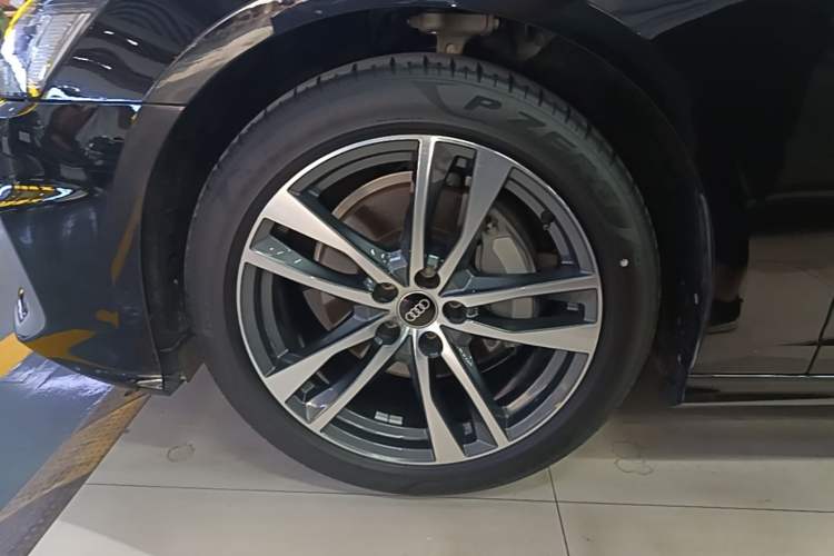 Used Audi A6L 2023 40 TFSI Luxury Dynamic Model Left Front Wheel Hub
