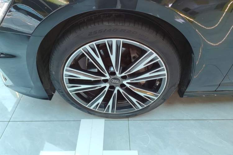 Used Audi A6L 2023 40 TFSI Luxury Dynamic Model Left Front Wheel Hub