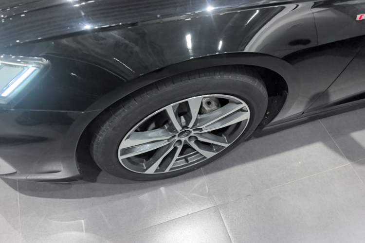 Used Audi A6L 2023 Revised 40 TFSI Luxury Dynamic Edition Left Front Wheel Hub