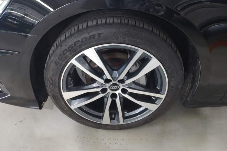 Used Audi A6L 2023 Revised 40 TFSI Luxury Dynamic Edition Left Front Wheel Hub