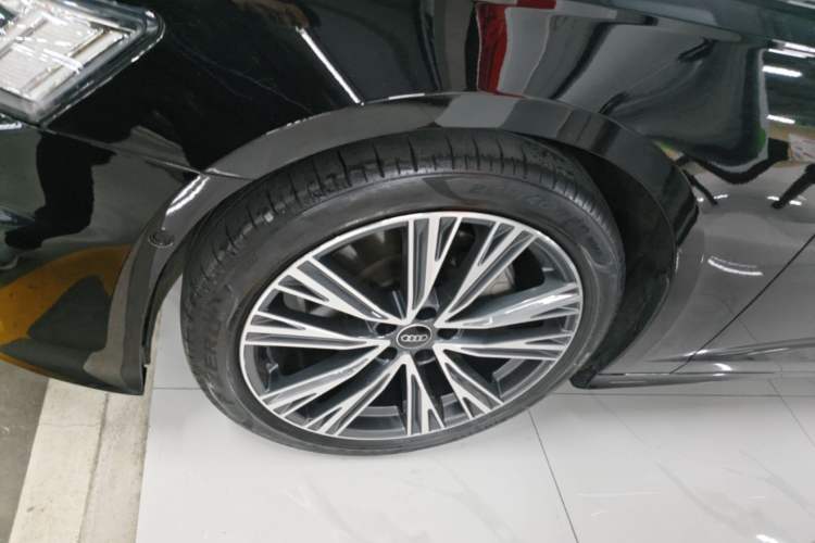 Used Audi A6L 2023 Revised Edition 45 TFSI quattro Prestige Dynamic Version Left Front Wheel Hub