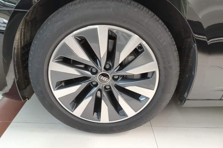 Used Audi A6L 2023 45 TFSI Prestige Elegant Edition Left Front Wheel Hub