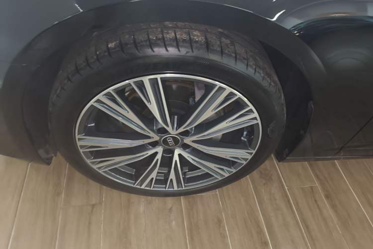 Used Audi A6L 2023 Revised 40 TFSI Luxury Prestige Edition Left Front Wheel Hub