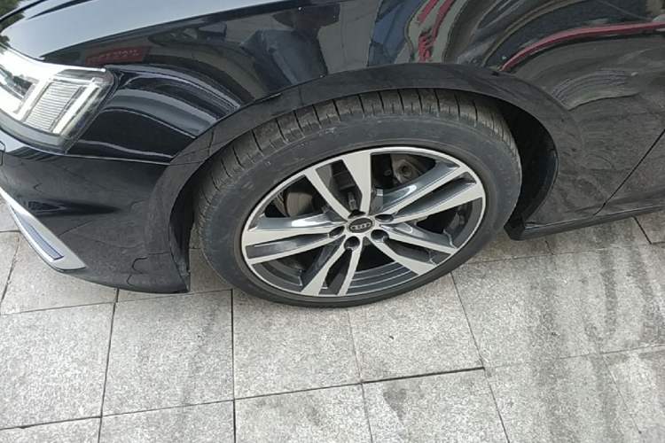 Used Audi A6L 2023 Revised 40 TFSI Luxury Dynamic Edition Left Front Wheel Hub