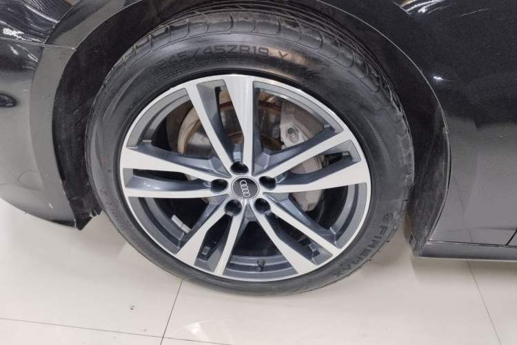Used Audi A6L 2023 Revised 40 TFSI Luxury Dynamic Edition Left Front Wheel Hub