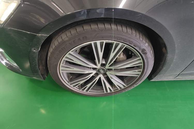 Used Audi A6L 2023 45 TFSI quattro Prestige Elegant Edition Left Front Wheel Hub
